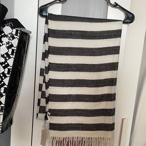 GAP Black and White Striped scarf for Women